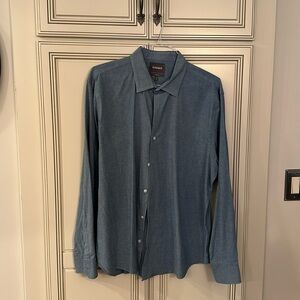 Standard Fit shirt. Excellent condition